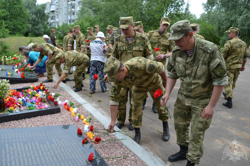 В Новгородском районе росгвардейцы приняли участие в митинге, посвященном Дню памяти и скорби 