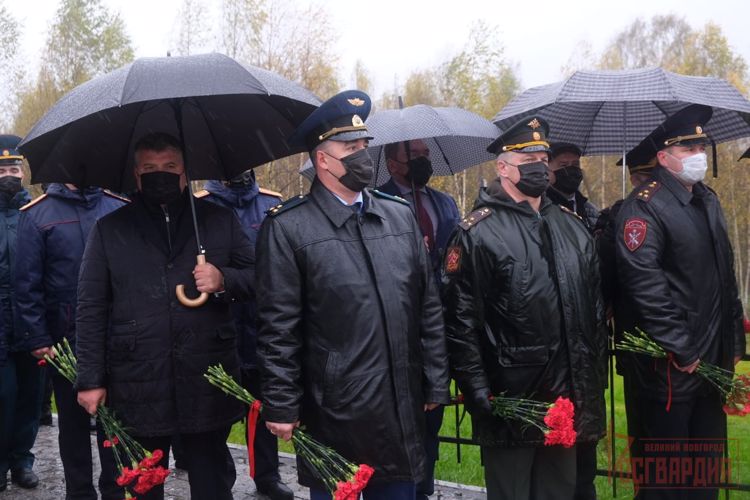 Руководитель Управления Росгвардии по Новгородской области принял участие в торжественной церемонии открытия мемориального комплекса