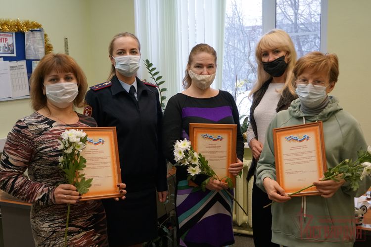 Сотрудники Управления Росгвардии по Новгородской области поздравили  журналистов  с Днем печати