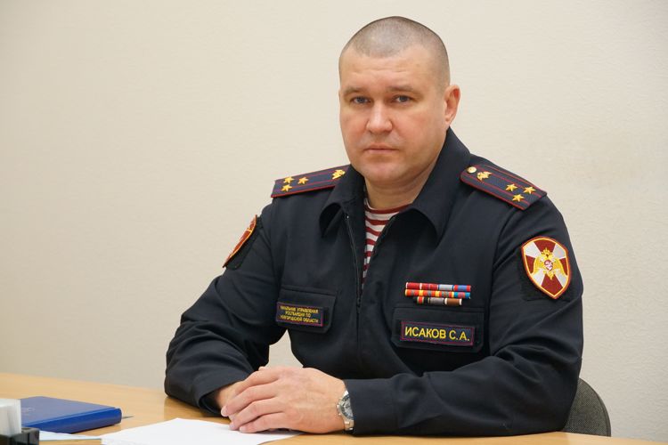 Поздравление начальника Управления Росгвардии по Новгородской области полковника полиции Сергея Исакова с Международным женским днем