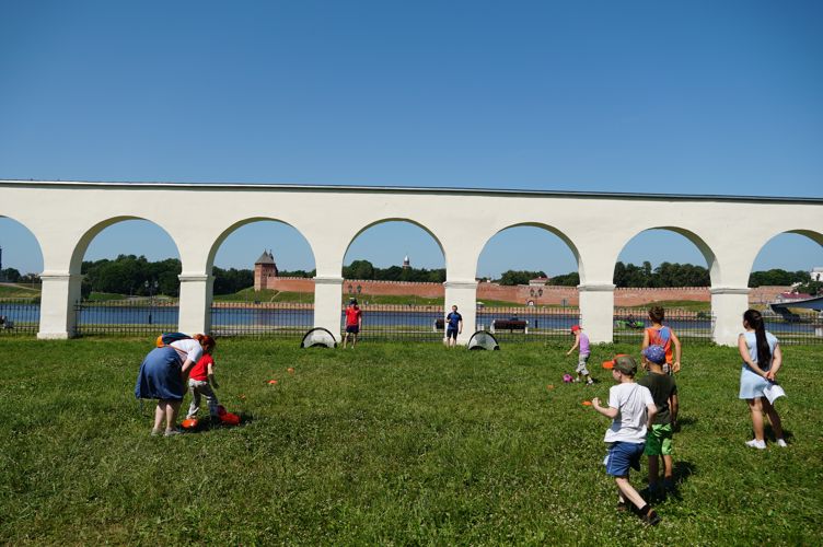 Новгородские росгвардейцы провели для детей мастер-класс по мини-футболу