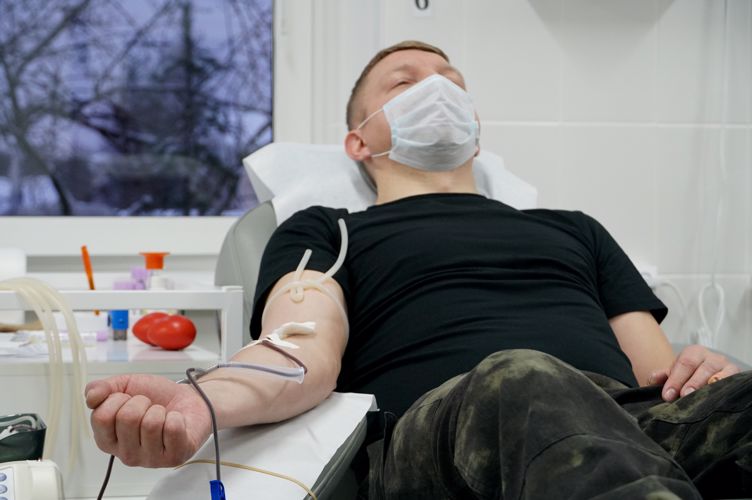 Новгородские росгвардейцы приняли участие в ведомственной акции «От сердца к сердцу» (видео)