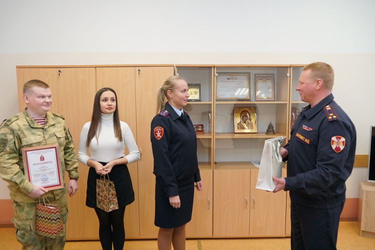 Пресс-служба Управления Росгвардии по Новгородской области отмечает профессиональный праздник