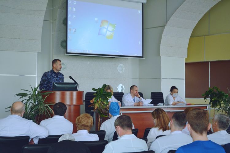 Новгородские росгвардейцы провели инструктаж  по безопасности для персонала областной клинической больницы 
