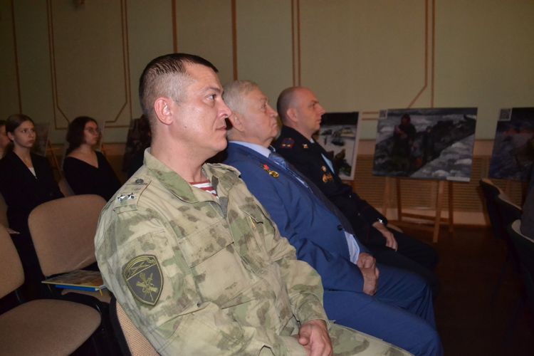 Росгвардейцы поблагодарили юных художников за  увековечивание  подвига  войск  НКВД в организации «Дороги жизни»   