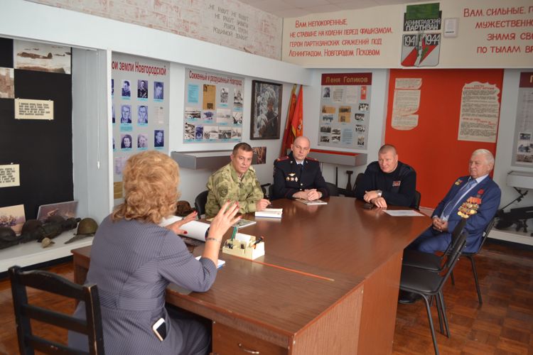 Новгородские росгвардейцы провели   круглый стол  по вопросам патриотического воспитания молодежи