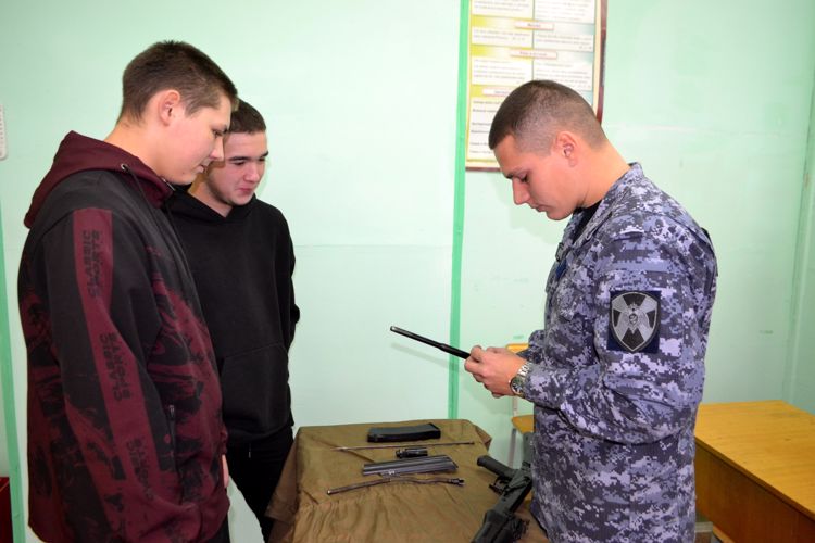 Новгородские росгвардейцы провели  мероприятие для допризывной молодежи