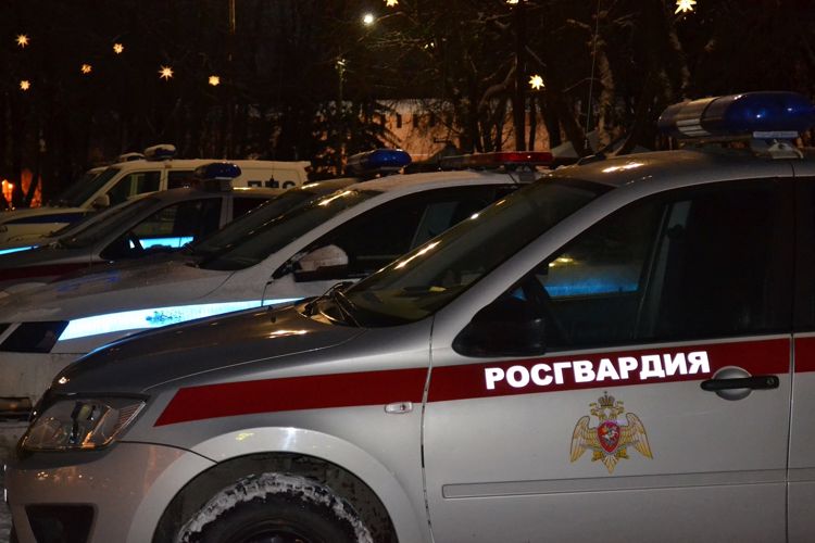 В Великом Новгороде состоялся совместный гарнизонный развод нарядов вневедомственной охраны Росгвардии и полиции
