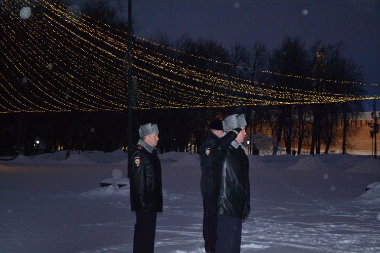 В Великом Новгороде состоялся совместный гарнизонный развод нарядов вневедомственной охраны Росгвардии и полиции
