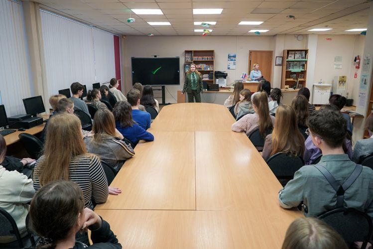 Новгородские школьники написали письма поддержки для бойцов Росгвардии