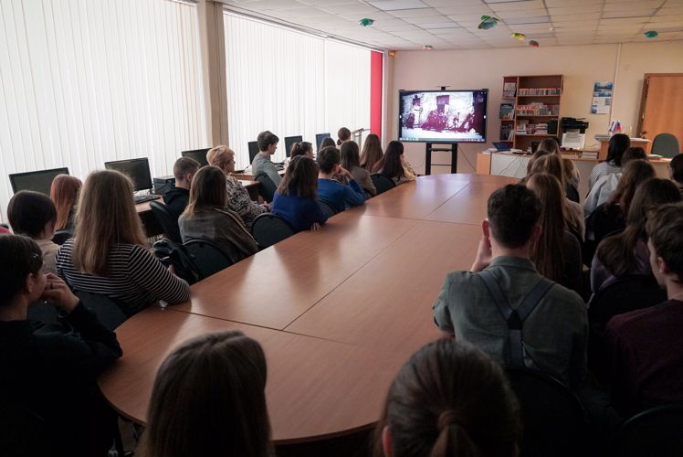 Новгородские школьники написали письма поддержки для бойцов Росгвардии