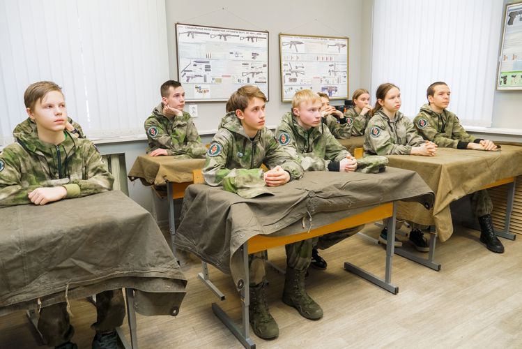 Новгородские росгвардейцы встретились с воспитанниками клуба «Русичи»