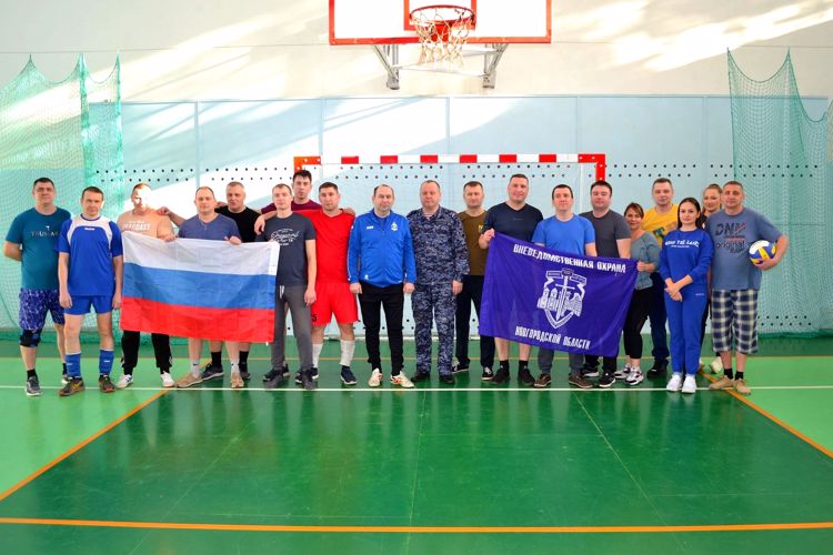 Новгородские росгвардейцы сыграли товарищеский матч по волейболу