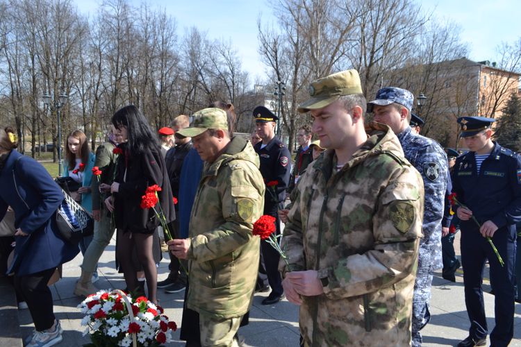 Новгородские росгвардейцы  приняли участие в выставке, посвященной подвигам героев специальной военной операции