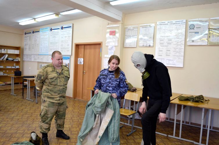 Новгородские росгвардейцы провели мероприятие для допризывной молодежи
