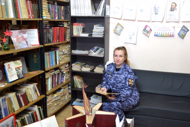 Новгородские росгвардейцы  организовали  и  провели   акцию «Книги от  Росгвардии»