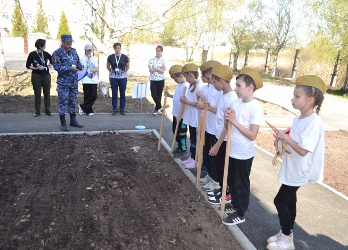 Новгородские росгвардейцы  провели  соревнования  по инженерной подготовке  в рамках детско-юношеской военно-спортивной игры «Зарничка»