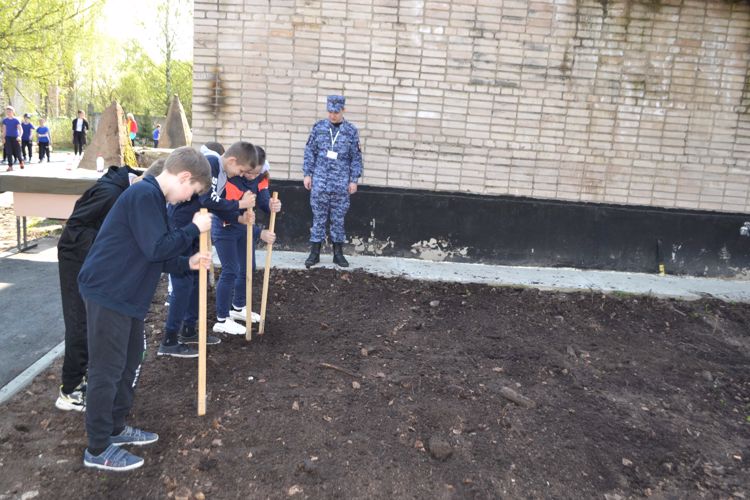 Новгородские росгвардейцы  провели  соревнования  по инженерной подготовке  в рамках детско-юношеской военно-спортивной игры «Зарничка»