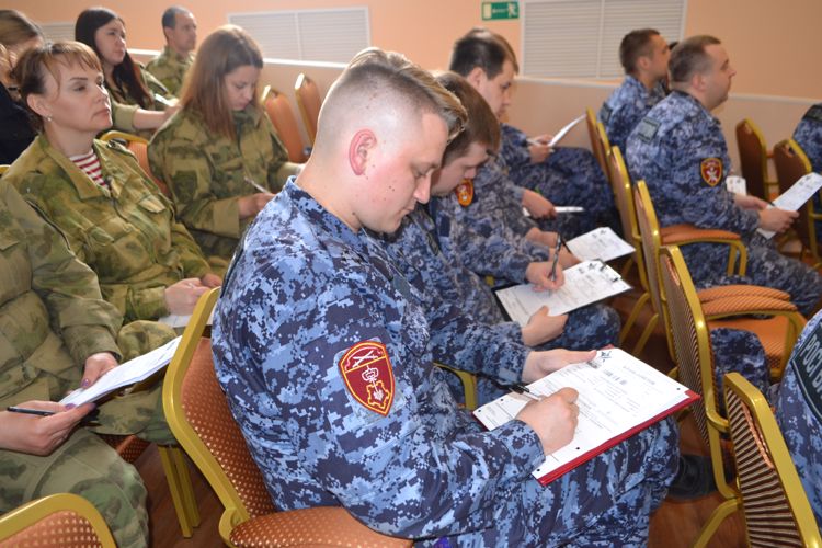 Новгородские  росгвардейцы приняли участие в «Диктанте Победы»