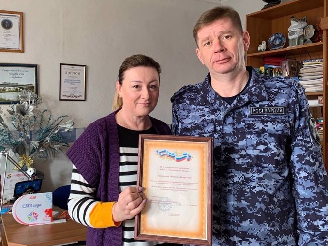 Росгвардейцы поблагодарили за сотрудничество и взаимодействие директора телекомпании «Мста»