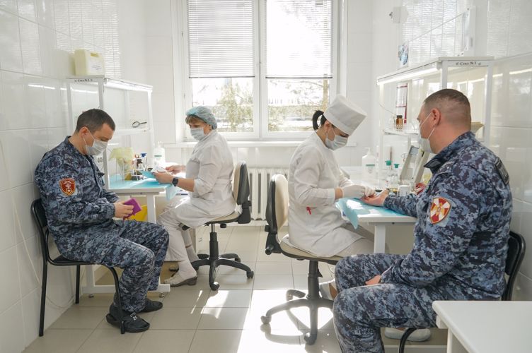 Новгородские росгвардейцы приняли участие в ведомственной акции «От сердца к сердцу»