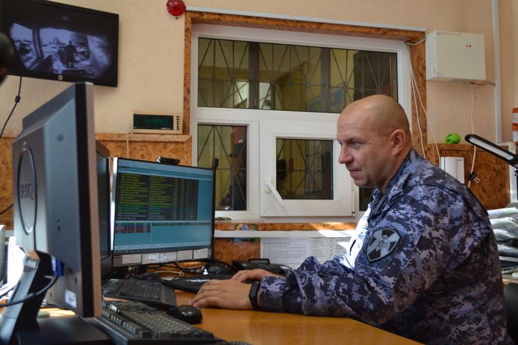 Новгородские росгвардейцы отработали действия по сигналу «тревога»