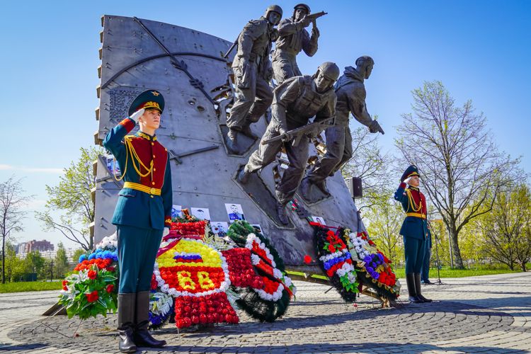 Новгородские росгвардейцы в Санкт-Петербурге на совете краповых беретов  обсудили поддержку участников СВО