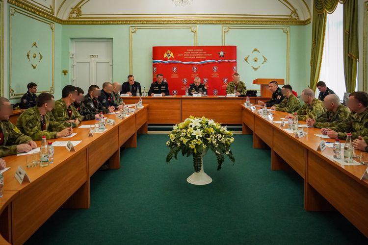 Новгородские росгвардейцы в Санкт-Петербурге на совете краповых беретов  обсудили поддержку участников СВО