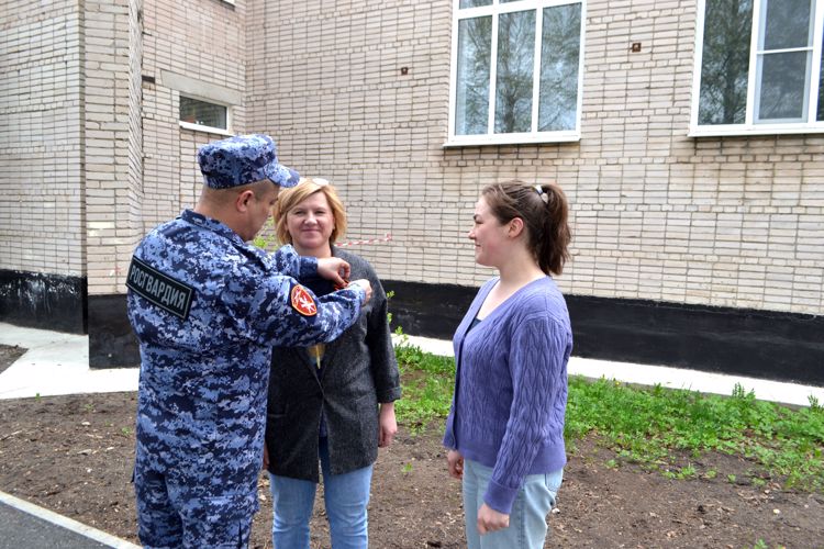 Новгородские росгвардейцы    вручили более 50  георгиевских лент  жителям  региона