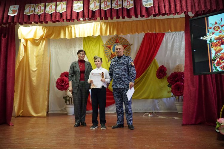 Новгородские росгвардейцы приняли участие в судействе  школьного конкурса  военно-патриотической песни