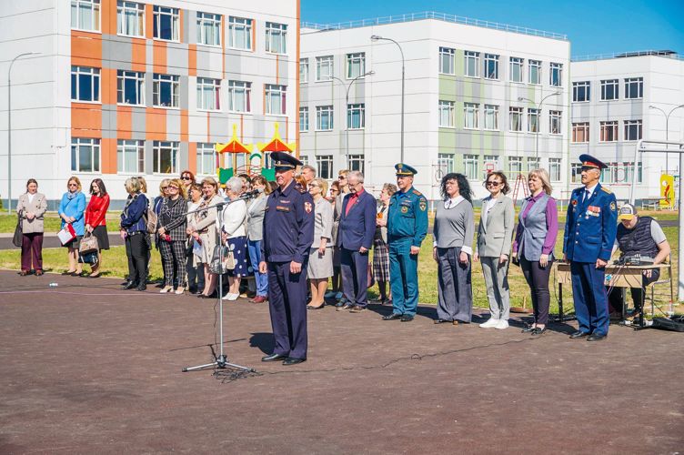 Новгородские росгвардейцы приняли участие в открытии сборов для молодежи по основам военной службы