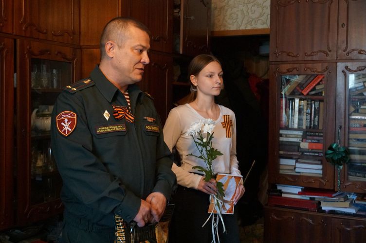             Новгородские   росгвардейцы поздравили с  наступающим Днем Победы ветеранов Великий Отечественной войны