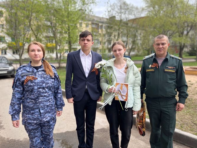             Новгородские   росгвардейцы поздравили с  наступающим Днем Победы ветеранов Великий Отечественной войны