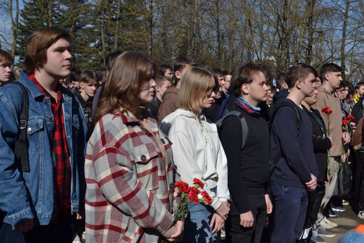 Новгородские росгвардейцы почтили память Сергея Кононова, героически погибшего на Северном Кавказе