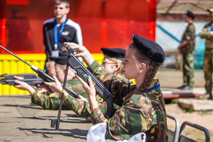 Новгородские росгвардейцы провели соревнования по военно-прикладной подготовке