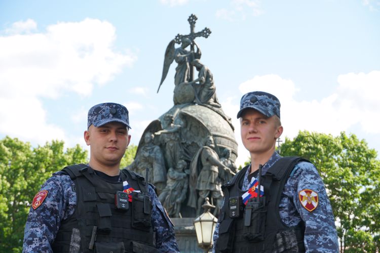 Новгородские росгвардейцы обеспечили правопорядок во время празднования Дня России