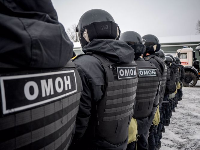 Сотрудники новгородского ОМОН Росгвардии отмечают 30-годовщину со дня образования