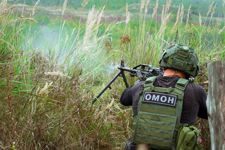 Сотрудники новгородского ОМОН Росгвардии отмечают 30-годовщину со дня образования