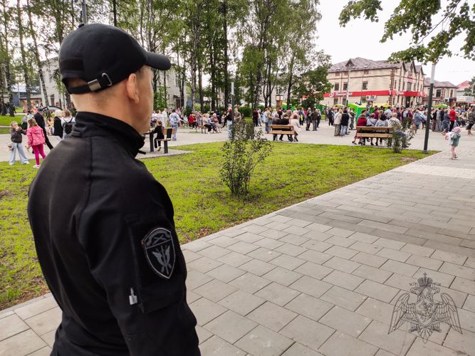 В Новгородской области росгвардейцы обеспечили безопасность граждан в день района