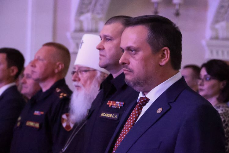 Начальник регионального управления Росгвардии поздравил сотрудников ОМОН с 30-летней годовщиной образования подразделения
