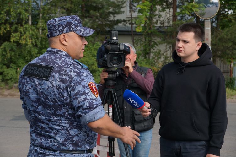 В Великом Новгороде сотрудники вневедомственной охраны Росгвардии обеспечивают безопасность в общественном транспорте