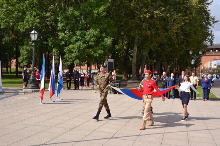 Новгородские росгвардейцы  приняли участие в праздновании Дня Государственного флага Российской Федерации 