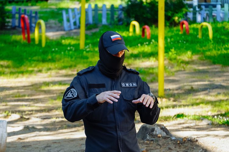 Новгородские росгвардейцы провели эстафету для детей