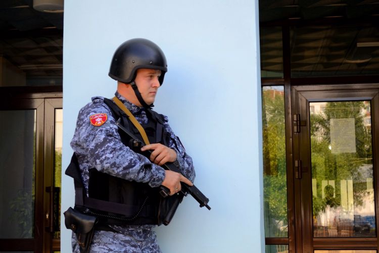 Сотрудники вневедомственной охраны Росгвардии провели учебную тренировку в гимназии