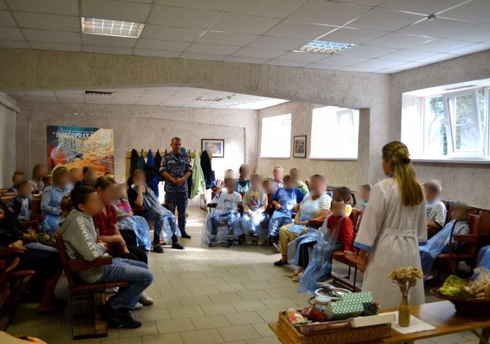 Для детей новгородских росгвардейцев, чьи родители участники СВО провели экскурсию на  «Новгородхлеб»