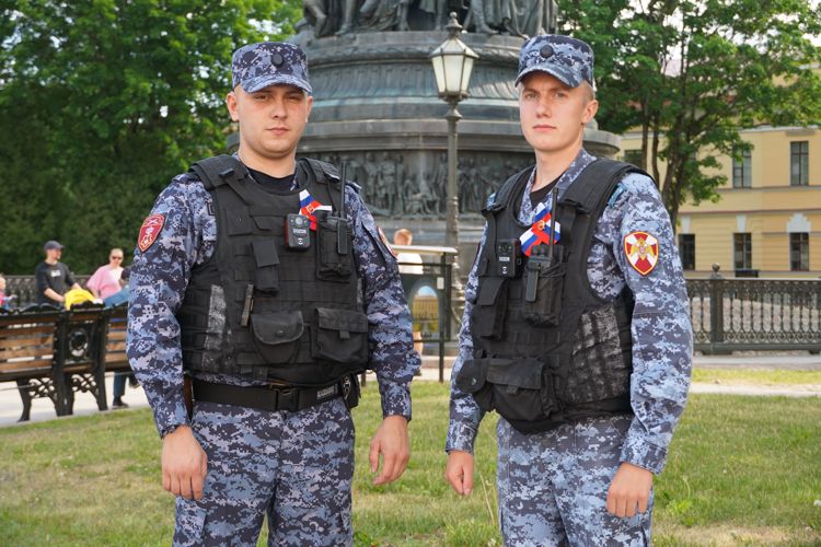 Новгородские росгвардейцы обеспечили правопорядок на мероприятиях, посвященных 1164-летию Дня Великого Новгорода