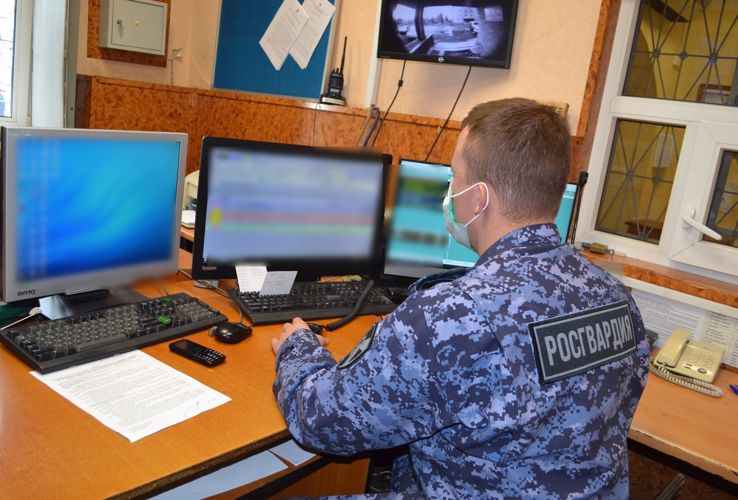 Новгородские росгвардейцы задержали гражданина, совершившего грабеж