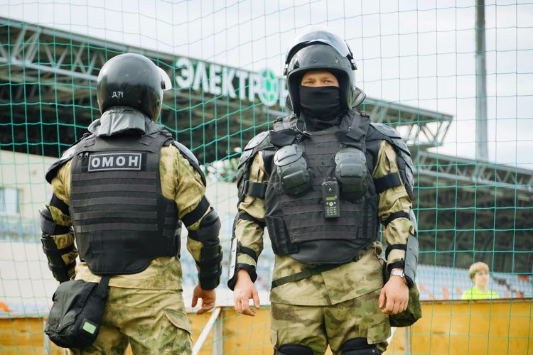 Новгородские росгвардейцы обеспечили безопасность футбольного матча Электрон – Торпедо-2