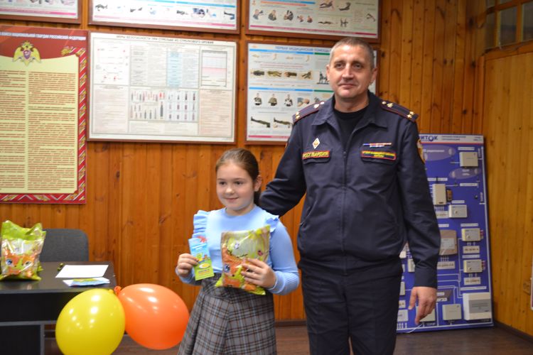 Новгородские росгвардейцы  подвели итоги конкурса детского рисунка «Всегда на страже!»