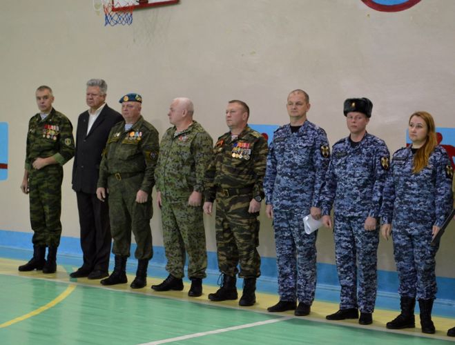 Новгородские   росгвардейцы провели  занятие  со  студентами    по РХБЗ  защите  